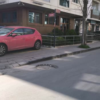 Superonline Asfalta Çukur Açıp Öylece Bıraktı