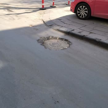 Superonline Asfalta Çukur Açıp Öylece Bıraktı