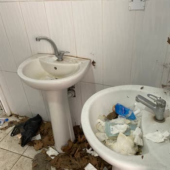Serdivan Gölpark Sosyal Tesisleri Pislik İçinde