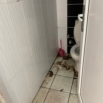 Serdivan Gölpark Sosyal Tesisleri Pislik İçinde