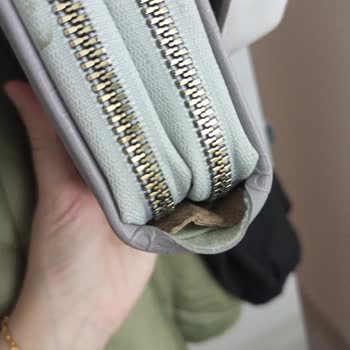 Armine Çantada Sorun Var