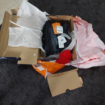 FLO Ayakkabı FLO Reebok Özensiz Paketleme