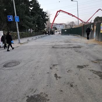 EyüpSultan Belediyesi Müteahhit Firmanın Yol Kapaması