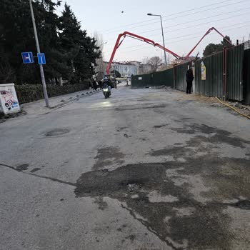 EyüpSultan Belediyesi Müteahhit Firmanın Yol Kapaması