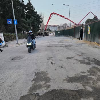 EyüpSultan Belediyesi Müteahhit Firmanın Yol Kapaması