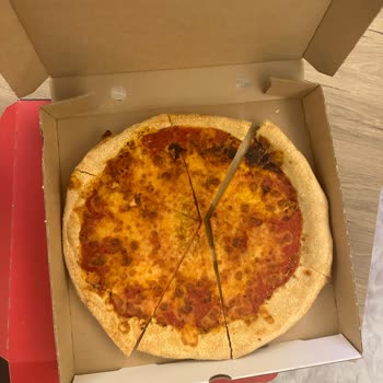 Pizza Hut Salçalı Ekmek Gönderiyor