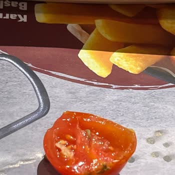 Tavuk Dünyası Tavukta Kıl Domateste Kurt Cıktı