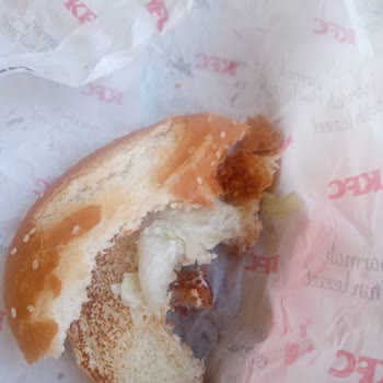 KFC Söğütözü Şubesi: Eldivensiz Servis Ve Tatminsiz Hamburger