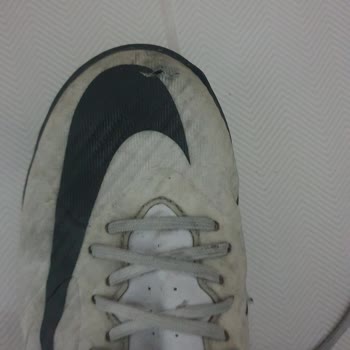 Kısa Sürede Deforme Olan Halısaha Ayakkabısı Nike Pişmanlıktır.