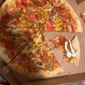 Domino's Pizza İçinden Çıkan Cisim