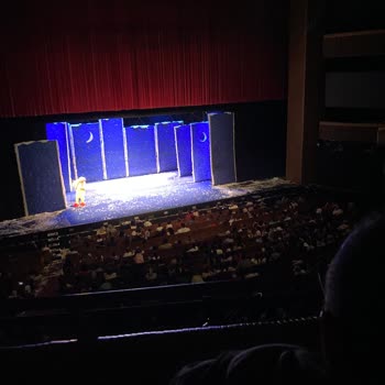 Zorlu PSM Slava Snow Show'da Balkondan İzleme Felaketi