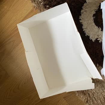 Fashfed Yırtık Kutu Ve Kirli Ayakkabı