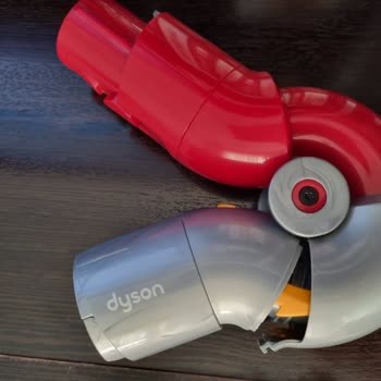 Dyson Mobilya Altı Adaptörü Bozuldu Ama Tamir Edilemiyor