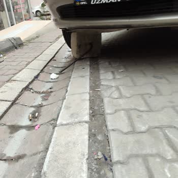 İBB - İstanbul Büyükşehir Belediyesi Sokakta Duba Koymak