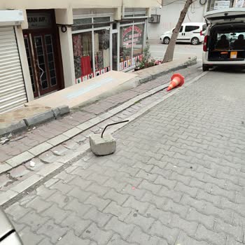 İBB - İstanbul Büyükşehir Belediyesi Sokakta Duba Koymak