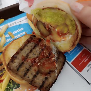 Burger King Bekletilmiş Ürün Veriyor