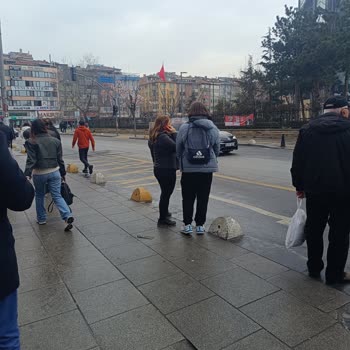 İETT - İstanbul Elektrik Tramvay Tünel Araç Geç Geliyor