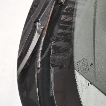 BMW 1.18i Ön Cam Lastiği