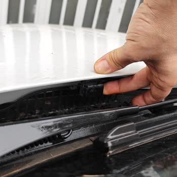 BMW 1.18i Ön Cam Lastiği