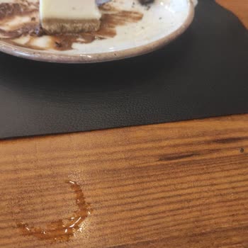 İzol Cafe 'de Camları Açmadılar!