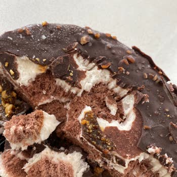 Bozuk Pasta Satan A101 Ve Sefer Usta Özsüt Markası Krokanlı Sözde Past