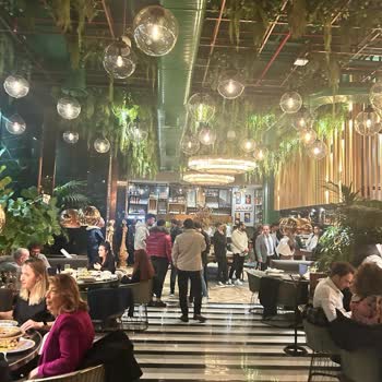 Sıralı Kebap Rezervasyonumuz Olduğu Halde Ayakta Bekletildik