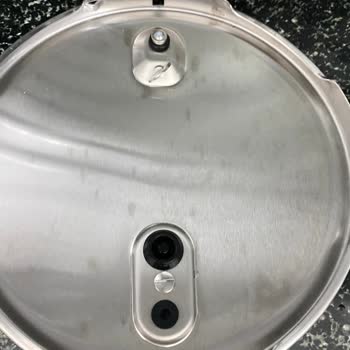 Fissler Düdüklü Kapağın İç Kısmında Ve Tencere İçinde Leke Oluşumu