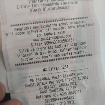 Popeyesta Aldığımız Menü Özensizdi Ve Tavuğun İçinden Kemik Çıktı.