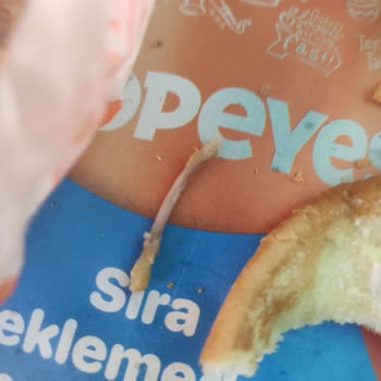 Popeyesta Aldığımız Menü Özensizdi Ve Tavuğun İçinden Kemik Çıktı.