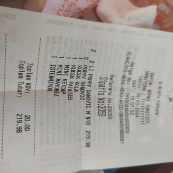 Popeyesta Aldığımız Menü Özensizdi Ve Tavuğun İçinden Kemik Çıktı.