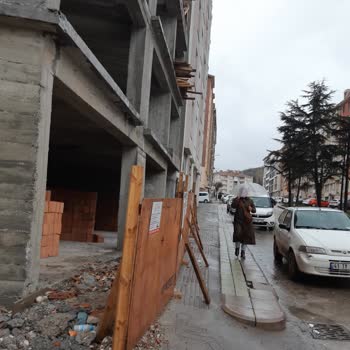 Eskişehir Büyükşehir Belediyesi İnşaat Alanlarında Yaya Güvenliğinin Sağlanması Talebi