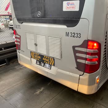 İBB - İstanbul Büyükşehir Belediyesi Metrobüs Sürücüsünün Dikkatsizliği