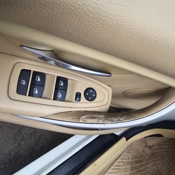 BMW F30 Kapı İçi Kalitesiz Malzeme