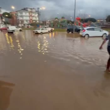 Antalya Büyükşehir Belediyesi Kepez Kent Meydani Yani Su Giderleri Hep Tıkalı!