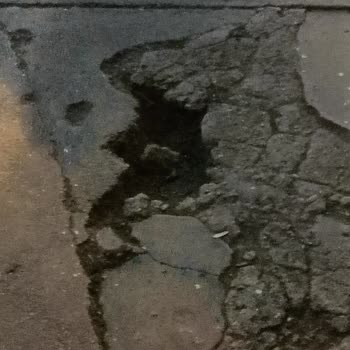 Metrobüs İstasyon Zeminlerinin Yayalar İçin Tehlikeli Olması