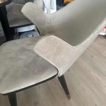 Engince Yaşam Alanları 3 Oturmada Kırılıp Yatak Olan Sandalye