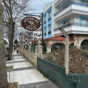 Köfteci Ali (Manisa) Manisa'da Hizmet Kalitesi Düşük Lokanta