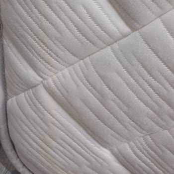 Edalar Tekstil Yatak Lekeli Ve Yırtık