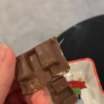 Ülker Çikolata İçinden Plastik Parça Çıktı