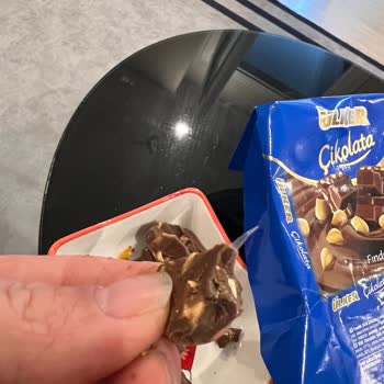 Ülker Çikolata İçinden Plastik Parça Çıktı