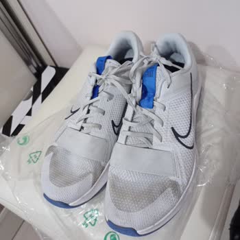 Nike Spor Ayakkabıda İlk Giymede Kendinden Kaynaklı Ekeler Oluştu.