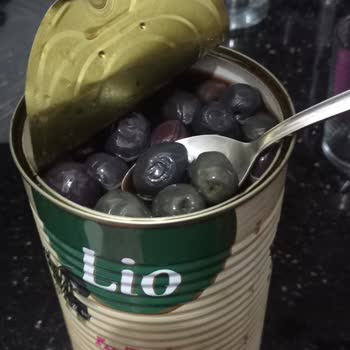 Şok Marketler Mavi Renkli Lio Zeytin