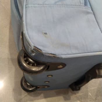 Pegasus Hasarlı Yırtık Valiz