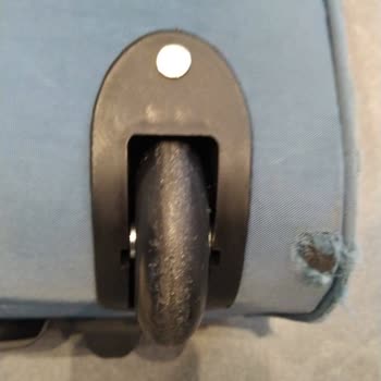 Pegasus Hasarlı Yırtık Valiz