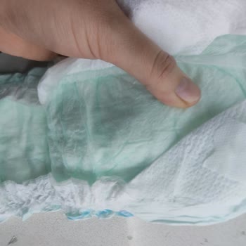 Molfix Bebek Bezi İçinde Sertlik Ve Pisik