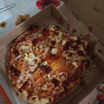 Little Caesars Dağınık Teslim Edilen Pizza