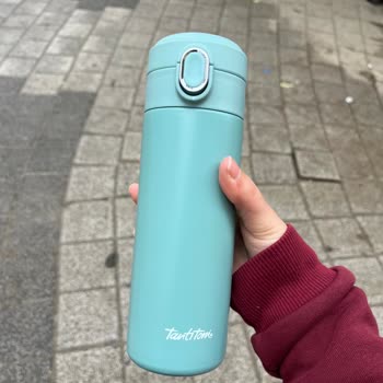 A101 Tantitoni Termos Kokuyor Plastiği Çok Kalitesiz