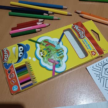 Defective Play-Doh 12-Color Crayons from D&R