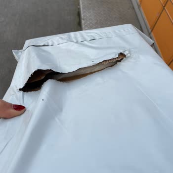 Trendyol Express Penti Kargo Kutusu Ve Poşetinin Parçalanması