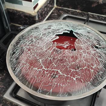 Karaca Züccaciye Karaca Tencere Kapağı Camı Patladı